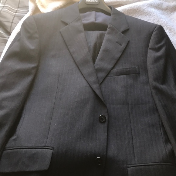 Men’s suit size 34R 100% wool dark navy worn2x